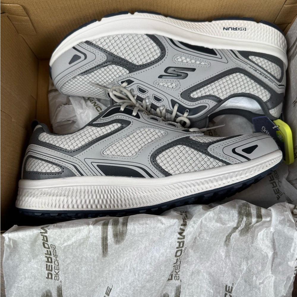 Skechers Men's size 9 Go Run Consistent White and‎ Gray Athletic Shoes